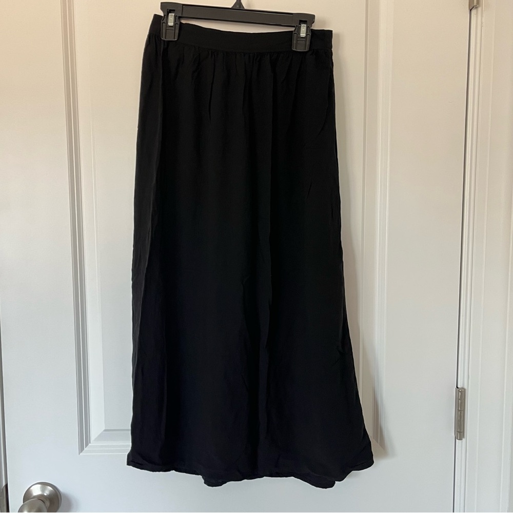 Old Navy XS Black Midi Skirt